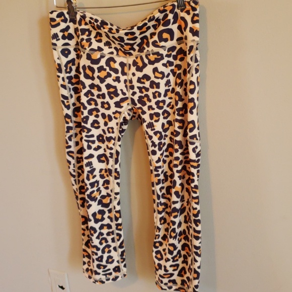 Workout Capris - Picture 3 of 4